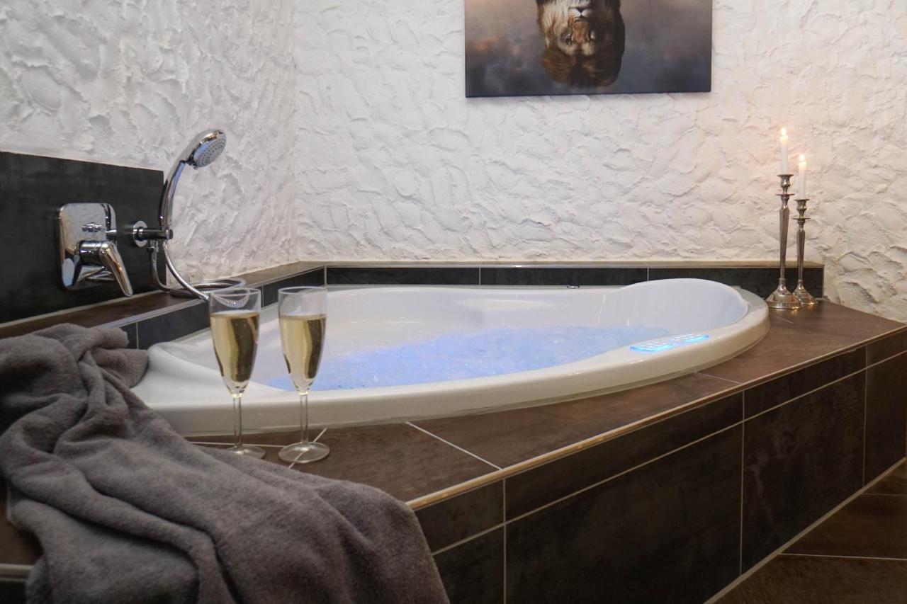 Ruhe Unter Reet-Haus Mit Sauna, Whirlpool Und Kamin Gnarrenburg Екстер'єр фото