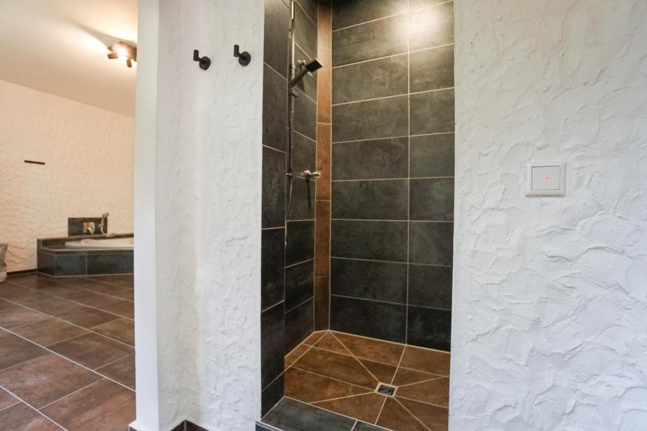 Ruhe Unter Reet-Haus Mit Sauna, Whirlpool Und Kamin Gnarrenburg Екстер'єр фото