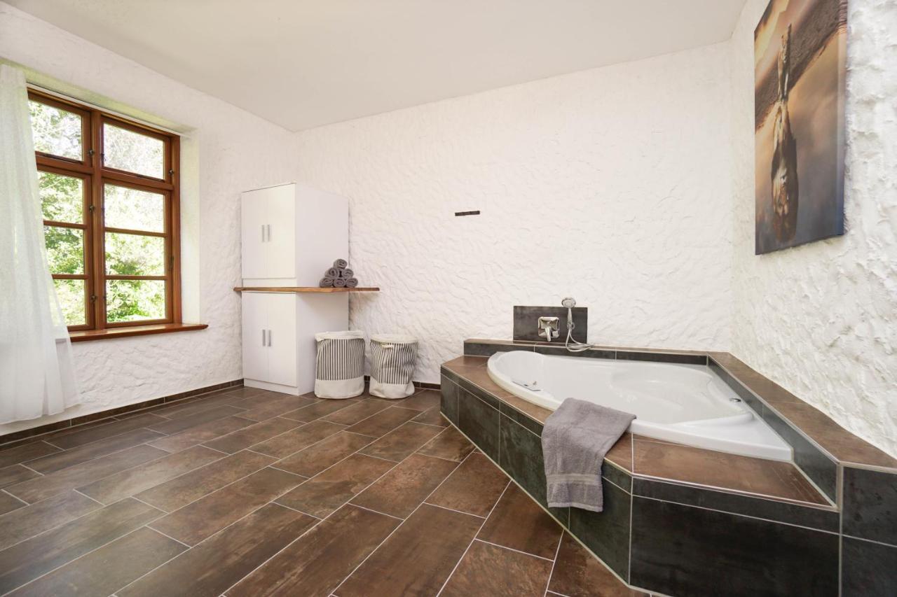 Ruhe Unter Reet-Haus Mit Sauna, Whirlpool Und Kamin Gnarrenburg Екстер'єр фото
