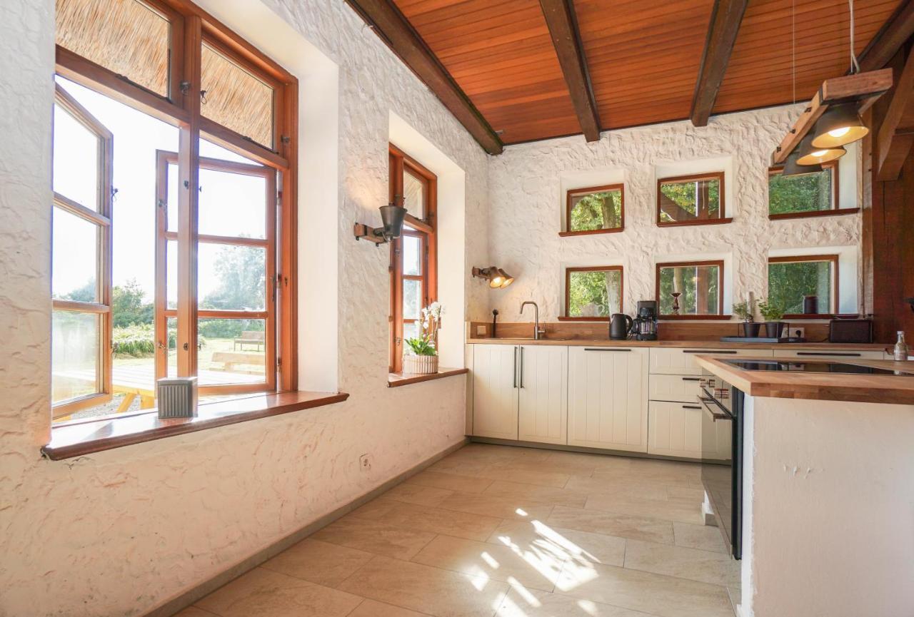 Ruhe Unter Reet-Haus Mit Sauna, Whirlpool Und Kamin Gnarrenburg Екстер'єр фото