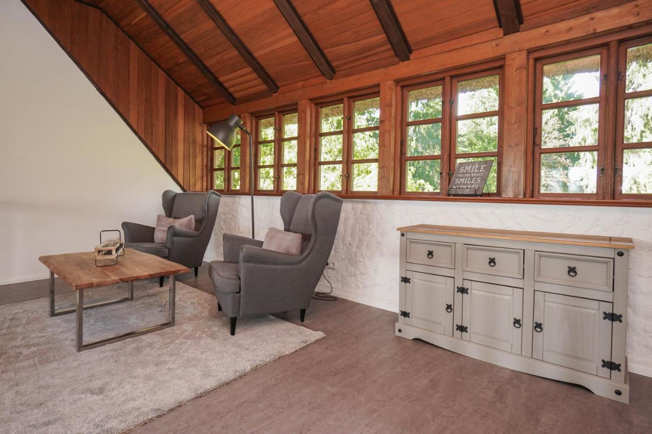 Ruhe Unter Reet-Haus Mit Sauna, Whirlpool Und Kamin Gnarrenburg Екстер'єр фото