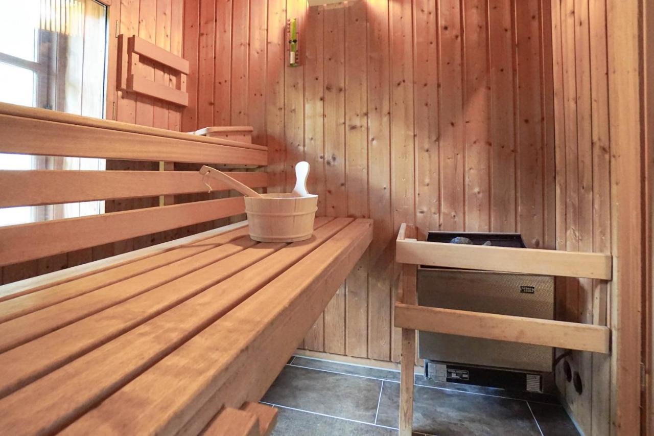 Ruhe Unter Reet-Haus Mit Sauna, Whirlpool Und Kamin Gnarrenburg Екстер'єр фото